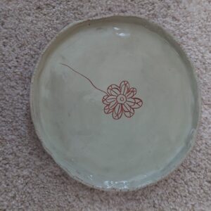 Keraminė rankų darbo lėkštė „Gėlelė2“